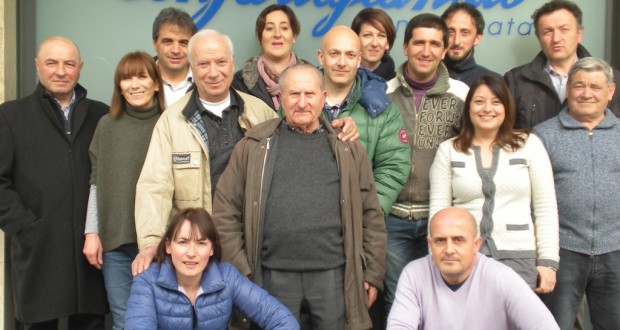 Pierino Verbenesi al centro della foto assieme a Leonori e agli altri membri del direttivo di San Severino