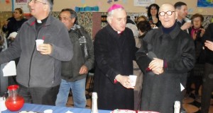 Da sinistra: il parroco don Antonio Napolioni, il vescovo Francesco Giovanni Brugnaro e don Gilfredo Buglioni