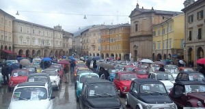 Fiat 500 in piazza per il 18° raduno
