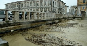 L'ondata di piena a Senigallia