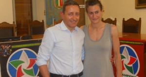 Luca Crescenzi assieme alla giocatrice Lucia Bosetti (foto d'archivio)