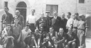 Il giovane etiope Abbamagal è al centro della foto