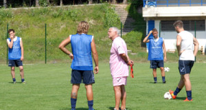 Mister Jaconi a Castelraimondo durante una seduta di allenamento dei disoccupati