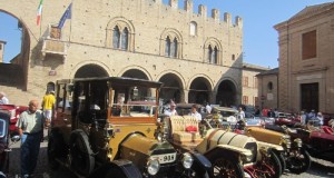 Auto d'epoca partecipanti a una precedente edizione di "Sibillini e dintorni"