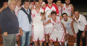 La premiazione del Basket Maceratese, squadra vincitrice del Memorial