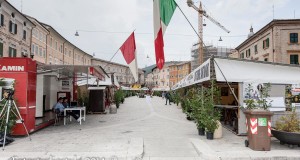 La piazza con gli stand della Mostra (Fotostudiostyle)