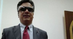 Il rettore Corradini con i Google glass
