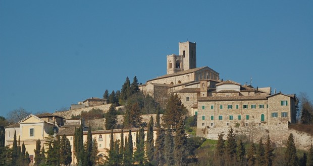 Il Castello al monte con il monastero di Santa Caterina