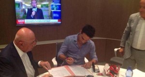 Bonaventura e Galliani alla firma del contratto