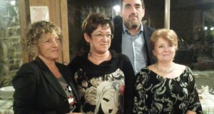 Le festeggiate assieme al dirigente scolastico Luciani