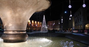 Piazza del Popolo già illuminata a festa