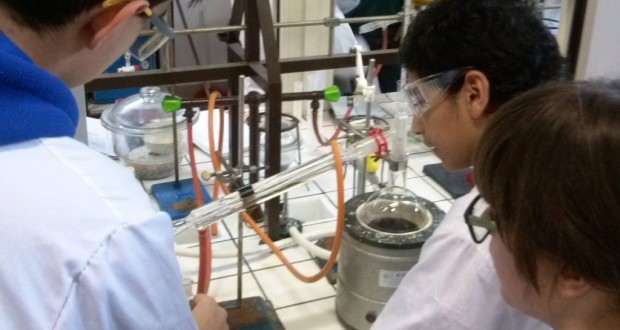 Studenti dell'Itis impegnati in laboratorio