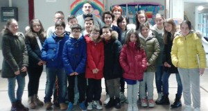 Il Consiglio comunale dei ragazzi assieme al Dirigente scolastico, Sandro Luciani