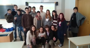 Gli studenti del 3° anno di Chimica che si sono aggiudicati il primo premio al concorso nazionale: una Lim