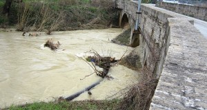 La piena dei giorni scorsi al ponte Sant'Antonio