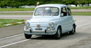 Auto d'epoca guidata da Pietro Caglini, presidente del Caem