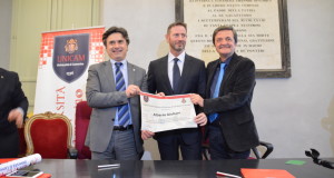 Giuliani riceve il Diploma di benemerenza dal rettore Corradini e dal sindaco Martini