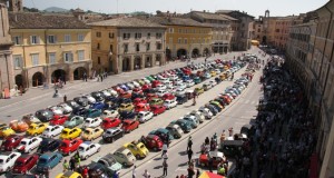 In piazza il raduno delle Fiat 500