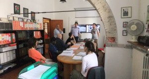 Un momento dell'incontro nella sede della Polizia municipale