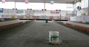 Secchi per l'acqua all'interno del Bocciodromo