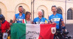 Passarini (il primo a sinistra) assieme ai suoi compagni d'impresa