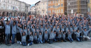 Il gruppone del BluGallery Team in Piazza del Popolo