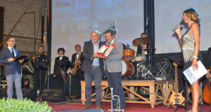 Fabrizio Castori sul palco di Francavilla premiato dal sindaco Martini