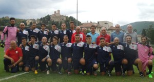 Giocatori, tecnico e dirigenti dell'Asd Settempeda 1925