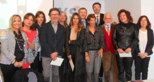 Paolo Gobbi nella foto di gruppo con altri artisti, giurati, curatori e amministratori comunali di Sassoferrato
