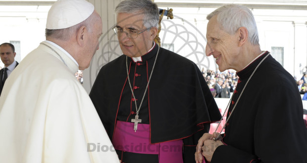 Il vescovo Antonio con Papa Francesco (foto tratta dal sito della Diocesi di Cremona)