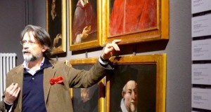 L'architetto Luca Maria Cristini illustra alcune opere esposte
