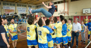 La squadra festeggia con il presidente Luca Crescenzi