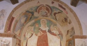Madonna della Misericordia nella chiesetta di Paterno (opera di Lorenzo D'Alessandro)