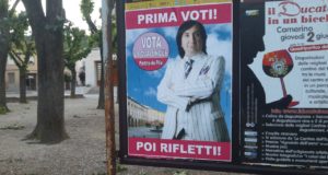 Uno dei manifesti "spuntati" in città