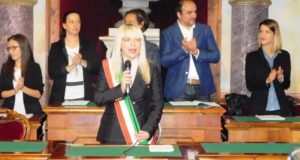 Il sindaco Rosa Piermattei subito dopo la proclamazione in sala consiliare