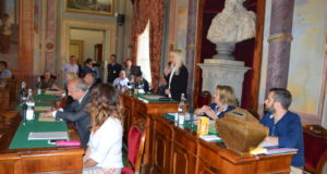 La prima seduta consiliare