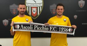 Felicioli al momento della presentazione ufficiale assieme a Gigliotti, altro neoarrivo