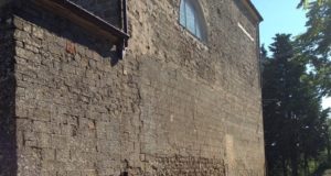 La chiesa di Aliforni da cui sono stati tolti i discendenti in rame