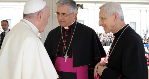 Il vescovo Antonio Napolioni con Papa Francesco