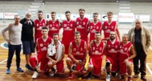 La squadra Rhutten con il presidente Ciclosi, il diesse Grillo e il coach Falconi