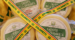 Le caciotte della solidarietà della Coldiretti