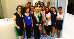 Gli operatori del nuovo Centro assieme al sindaco Rosa Piermattei