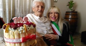Luigia Vissani con il sindaco Rosa Piermattei