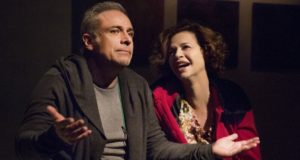 Enzo Decaro e Anna Galiena in "Diamoci del tu"