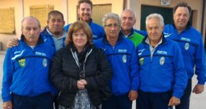 La squadra vincitrice del trofeo: in primo piano Franca, "portafortuna" del gruppo