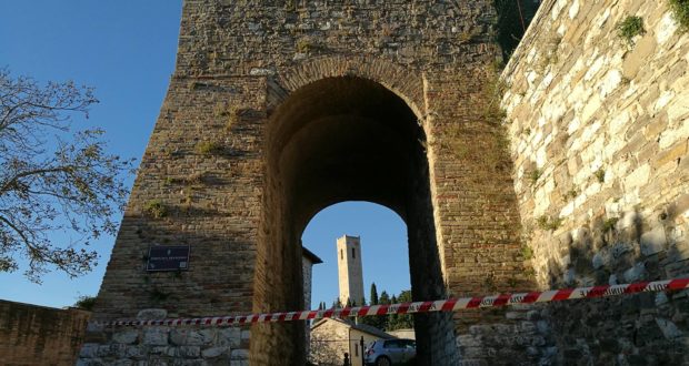 La torre civica al Castello (foto di Claudio Scarponi)