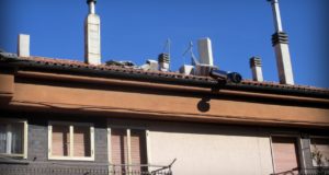 Una delle tante case lesionate dal sisma