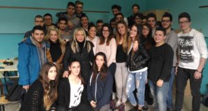 Alunni del "Divini" con il sindaco e il dirigente scolastico