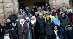 Il gruppo in Piazza del Popolo assieme al sindaco Rosa Piermattei