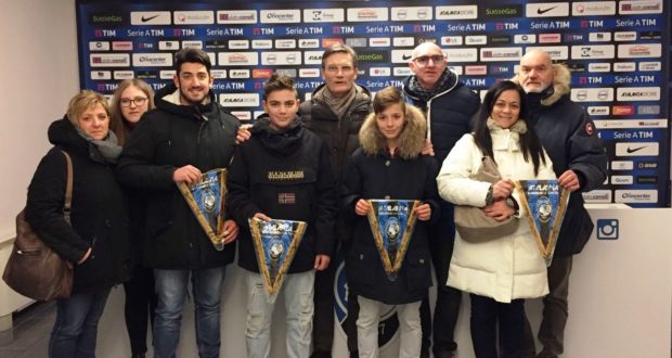 Andrea Giusti con la delegazione accolta in casa dell'Atalanta